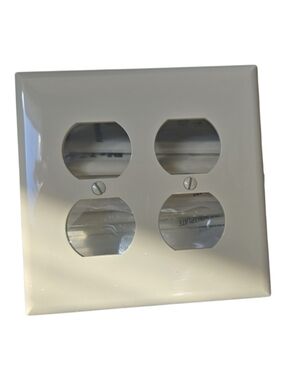 Cream Socket Covers W Screws x10